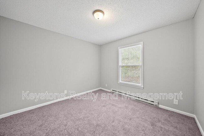 Building Photo - 191-2 Oak St.