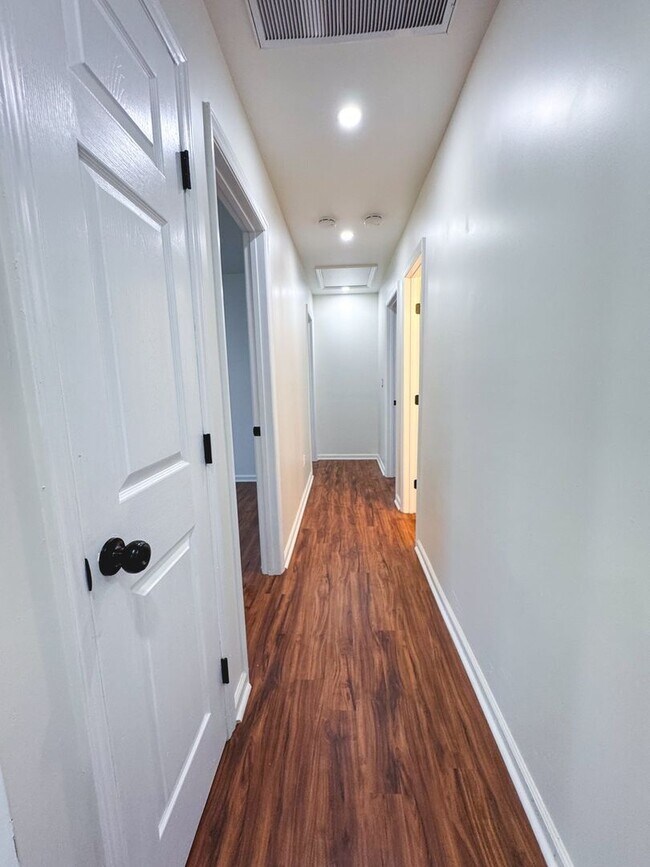 Building Photo - Newly Renovated 3BR/2BA Home in Charlotte ...