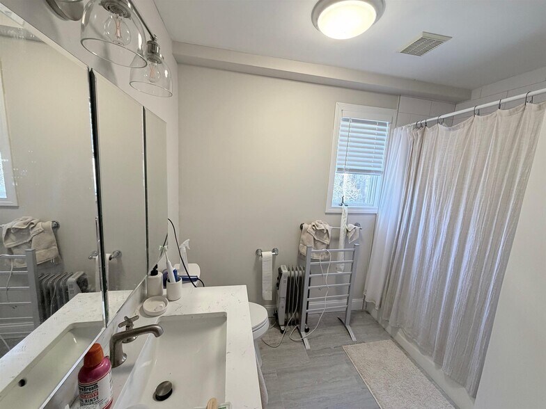 Building Photo - 72 College Ave