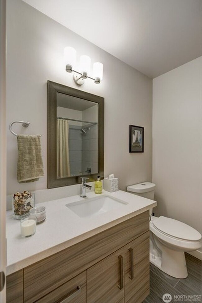 Building Photo - Stunning 4BR/2.5BA Home in Lake Forest Park ?