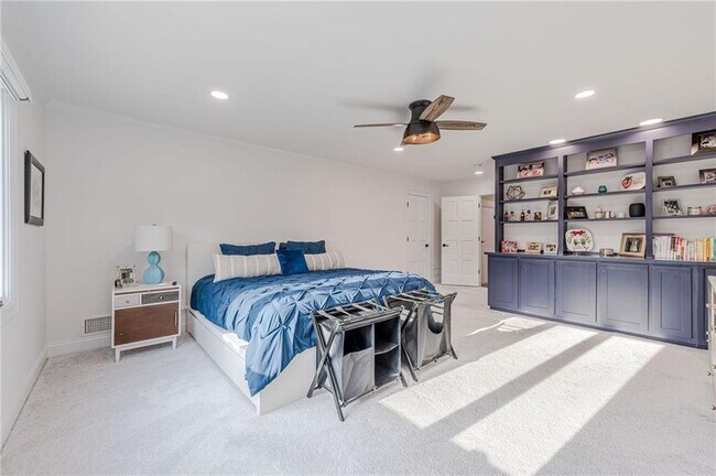 Building Photo - 4562 Columns Dr SE