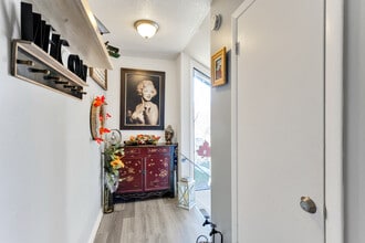 Building Photo - 411 Nottinghill Park