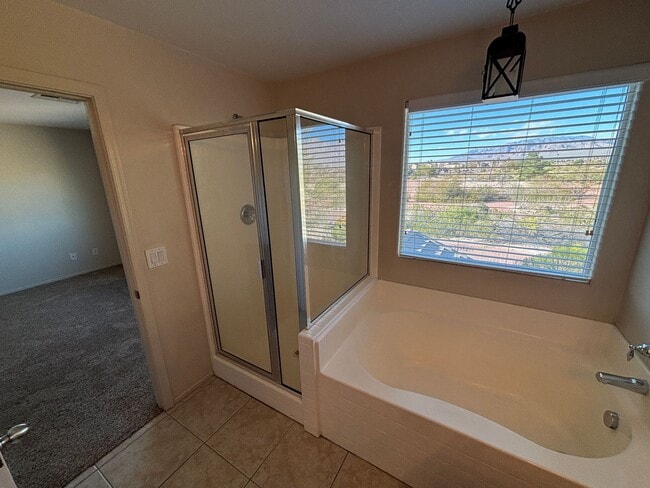 Building Photo - Gorgeous 3bed / 2.5bath home in the Silverstone Ranch community!