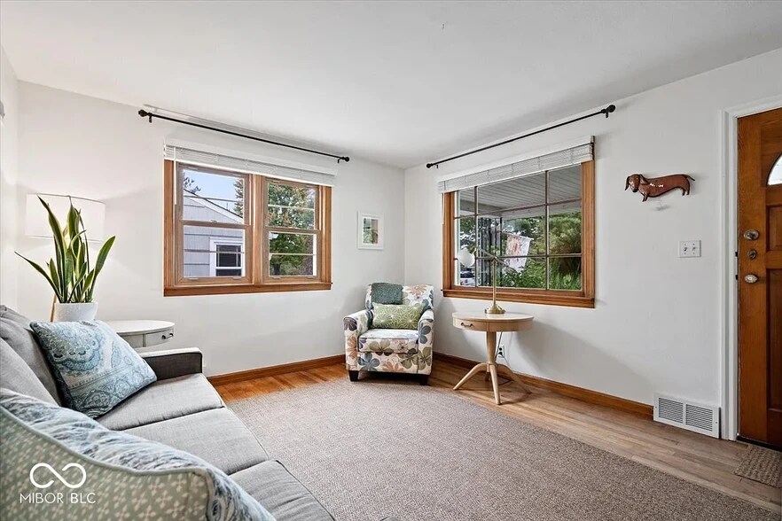 Building Photo - 636 S Broadway St