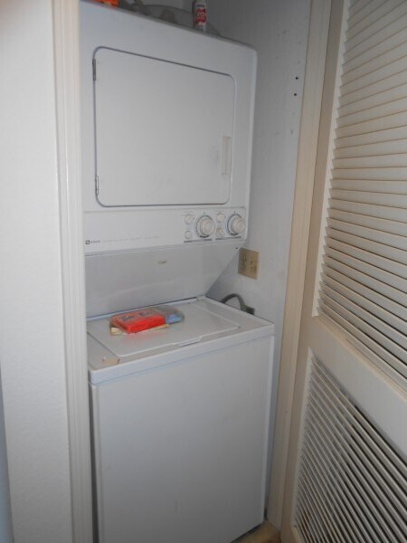Building Photo - Beautiful remodeled 1 Bed one Bath in  Nor...