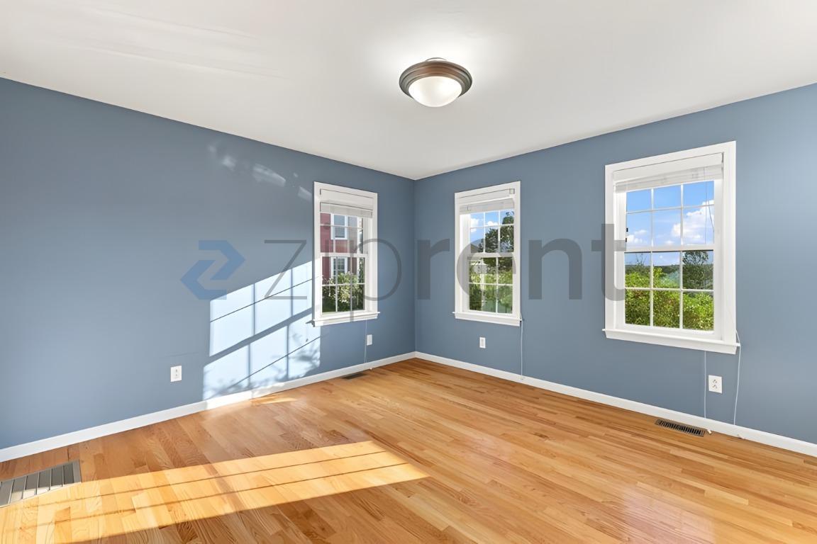 Building Photo - Unit