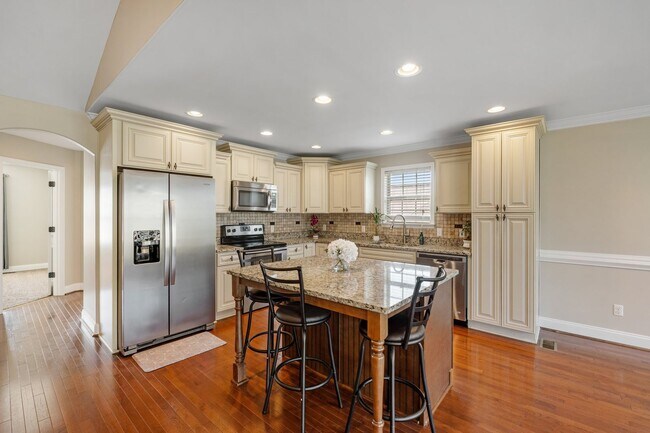 Building Photo - Lovely, Single Level, 3 Bedroom 2 Bath Home