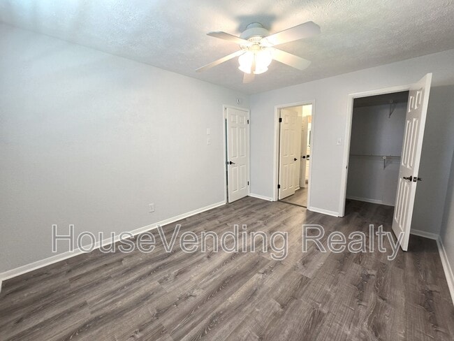 Building Photo - 11100 Hughlan Dr