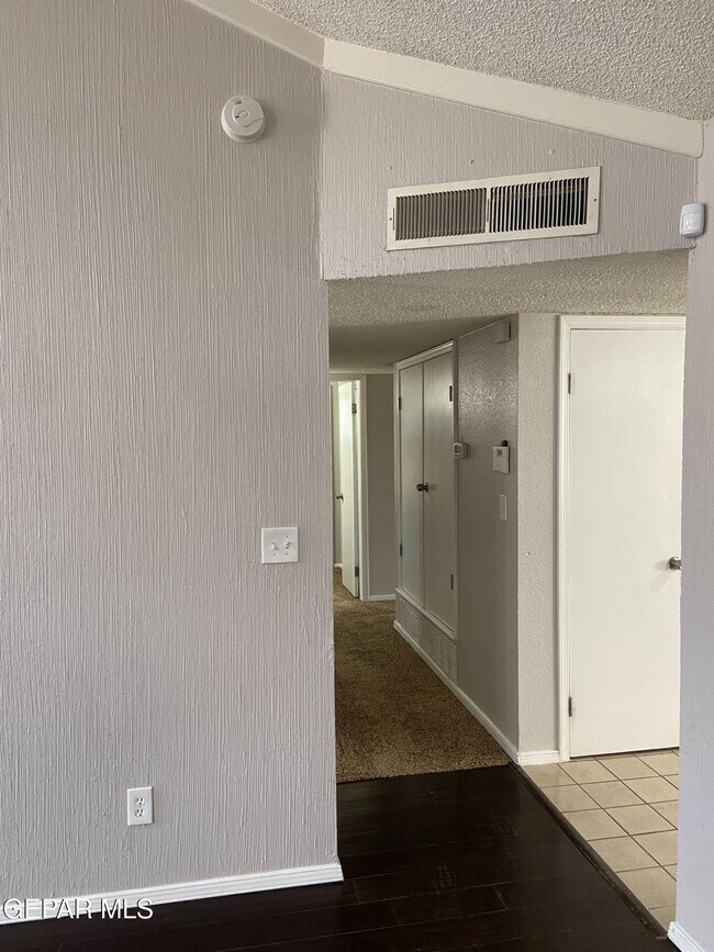 Building Photo - 6721 El Parque Dr