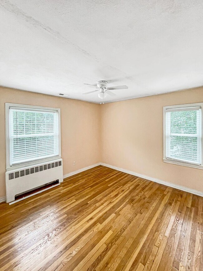 Building Photo - Holiday Special! Majestic single-family home!!! – No Application Fee This Season!