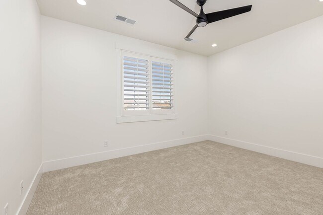 Building Photo - Beautiful 5 bed 4 bath home in Desert Cany...