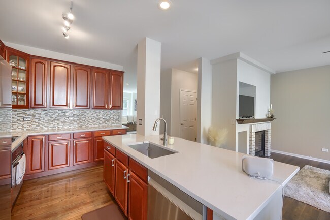 Building Photo - 5630 Cambridge Way