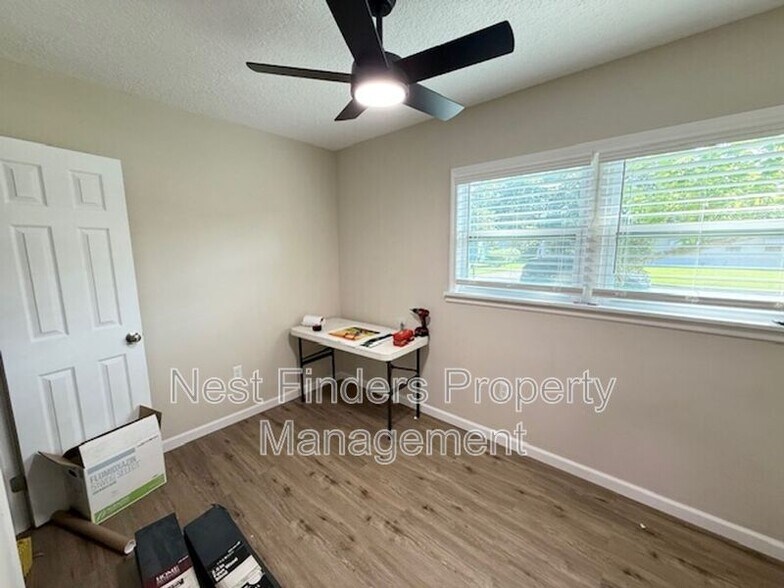 Building Photo - 1325 Hibiscus St