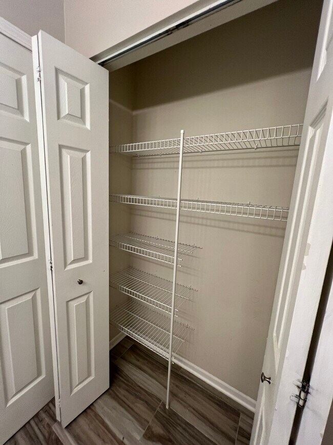 Building Photo - 358 Woodview Cir