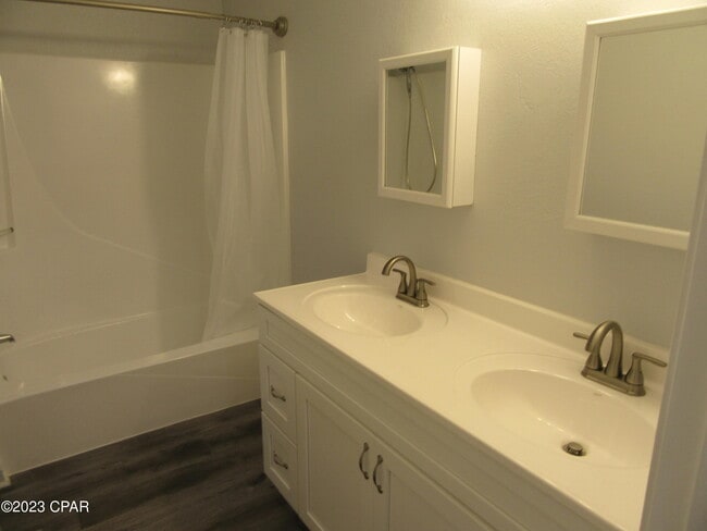 Building Photo - 134 Parker Village Cir