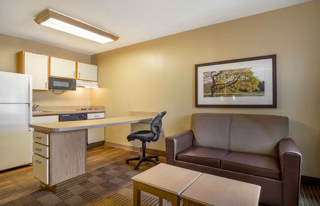 Building Photo - Furnished Studio-Charleston - Airport