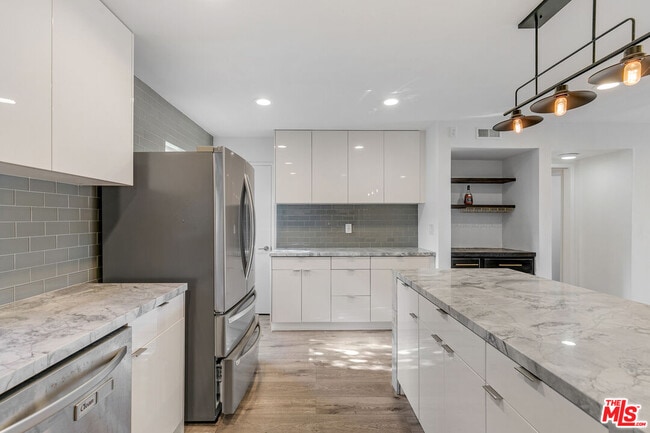 Building Photo - 12358 Moorpark St