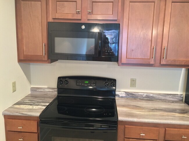 Building Photo - 502 Dickinson St