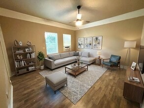 Building Photo - 1137 W Ashby Pl