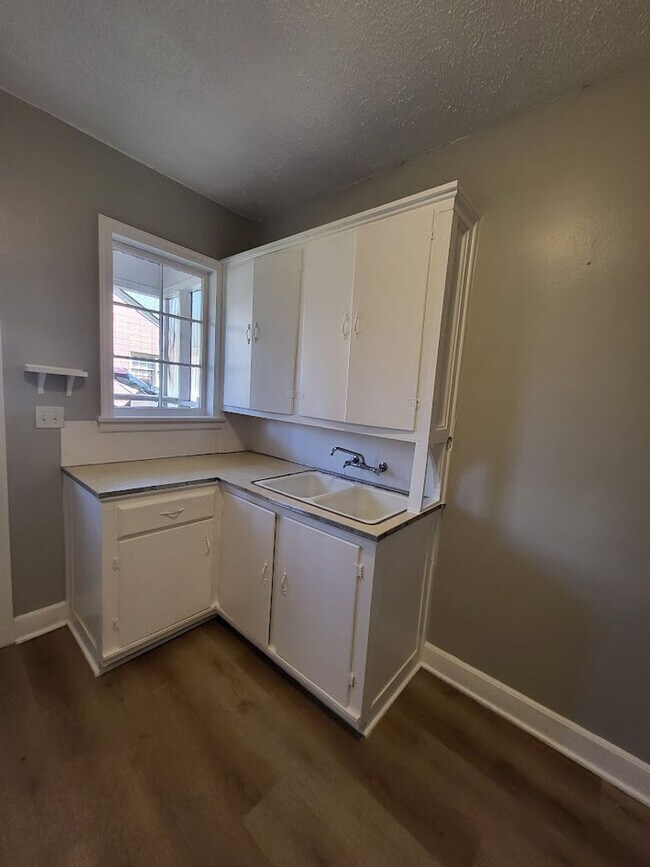 Building Photo - Remodeled 2 Bedroom 1 Bath Brick Duplex