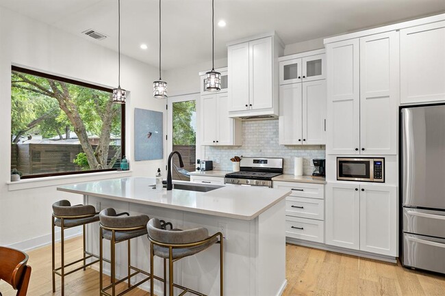 Building Photo - 2301 Bendridge Trail