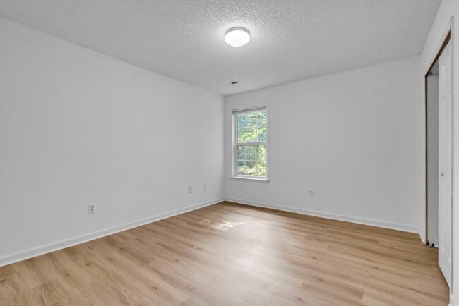 Building Photo - 102 Glenlea Ln