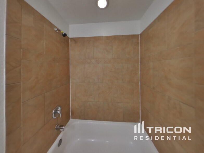 Building Photo - 7302 W Heatherbrae Dr