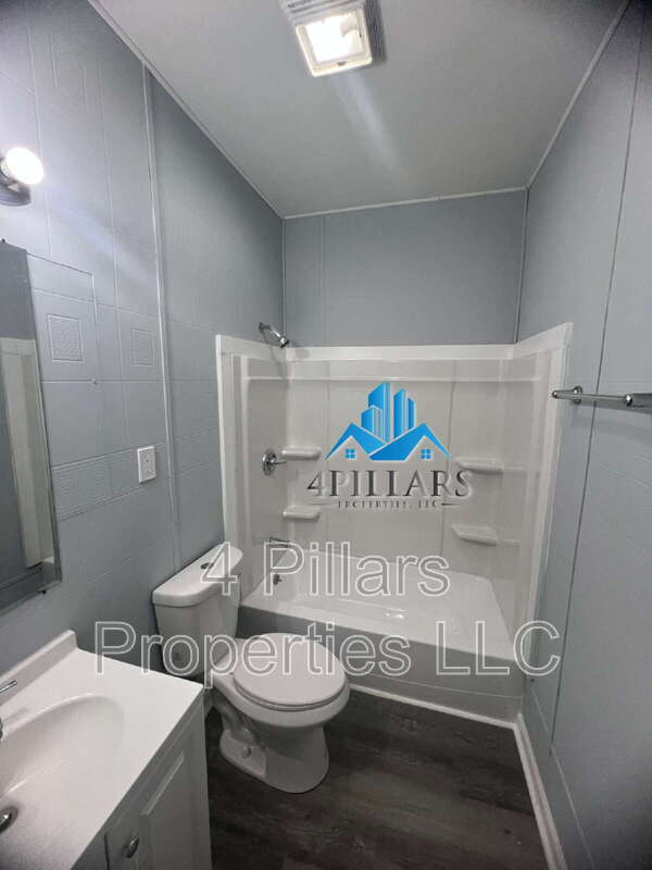 Building Photo - 3904 Deodar St