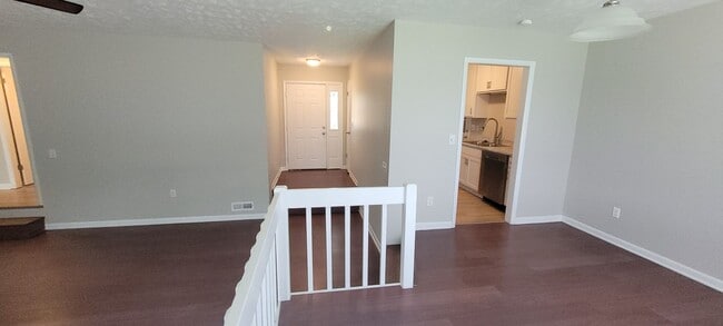 Building Photo - Clean 3 bedrooms, 2 baths, single garage w/remote control, and fenced yard!!