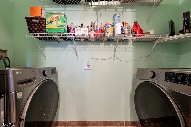 Building Photo - 2825 Palm Beach Blvd