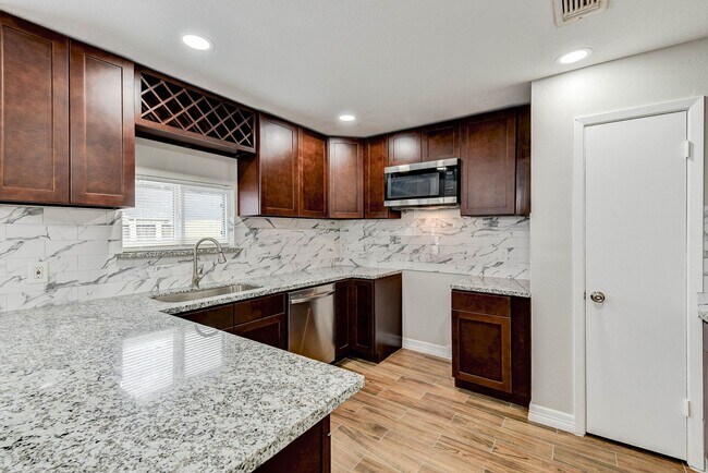 Building Photo - 16506 Quiet Quail Dr