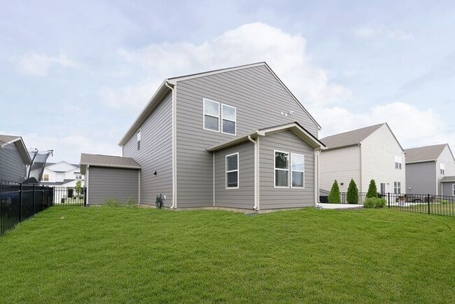 Building Photo - Like New 5 Bedroom 3 Full Bath With Fenced...