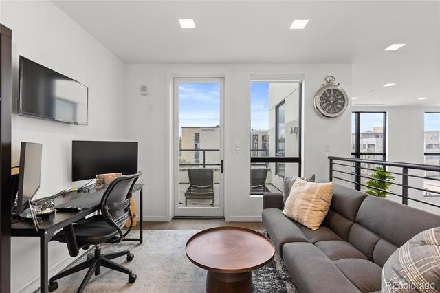 Building Photo - 1735 Central St