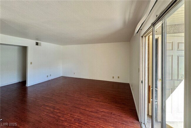 Building Photo - 5422 River Glen Dr