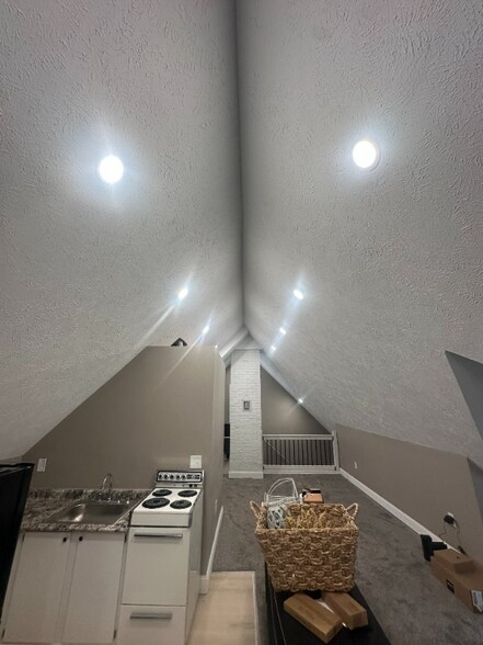 Building Photo - 3874 W 18th St