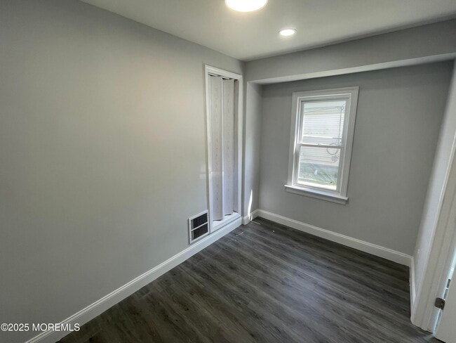 Building Photo - 413 Ridge Ave