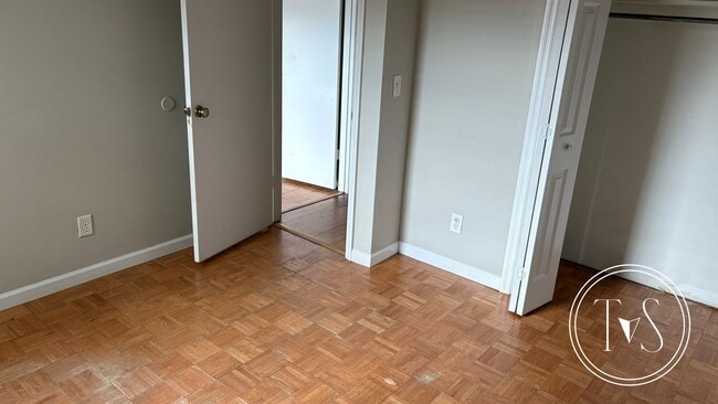 Building Photo - MOVE-IN SPECIAL: 50% OFF 1st FULL MONTH'S RENT!**