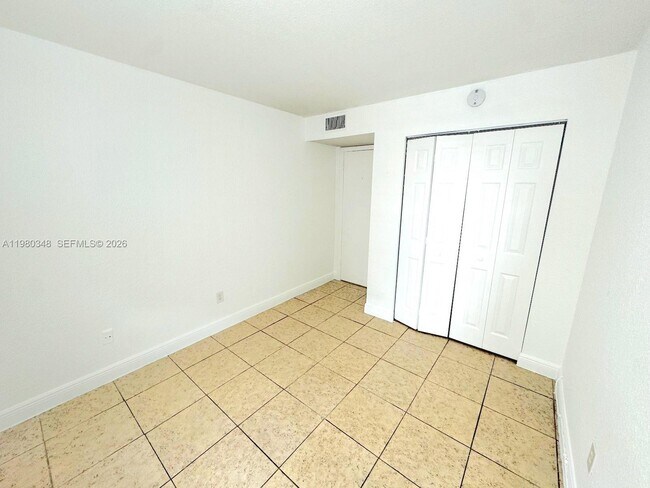 Building Photo - 1805 W 56th St