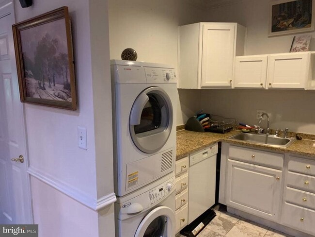 Building Photo - 3128-FURNISHED Prosperity Ave