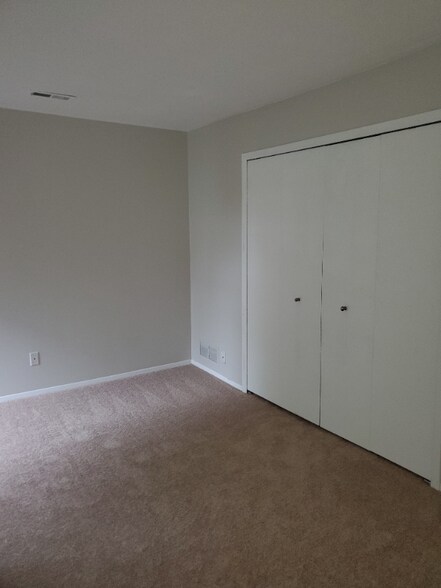 Building Photo - 31993 W 12 Mile Rd