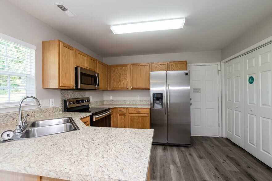 Building Photo - 248 Patrick Ave SW