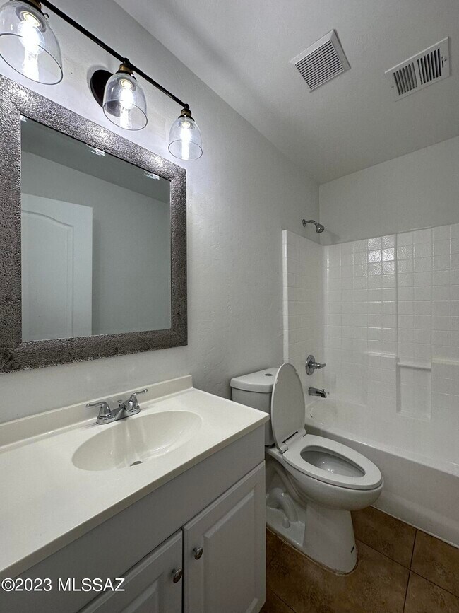 Building Photo - 2133 E Vera Cruz Vista