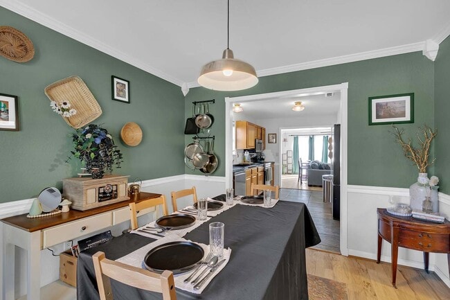 Building Photo - 220 Hinton Ave