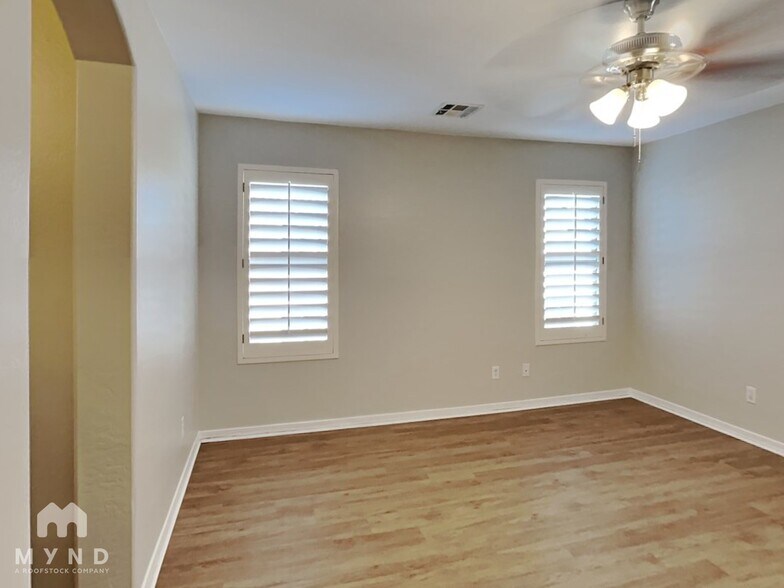 Building Photo - 17524 W Mandalay Ln
