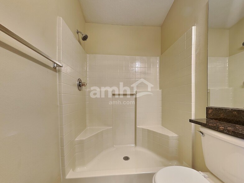 Building Photo - 8467 Quarter Horse Dr