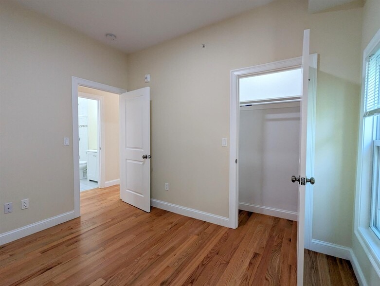 Building Photo - 2 Sacramento Pl