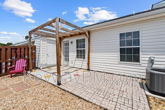 Building Photo - 1512 Abby Way