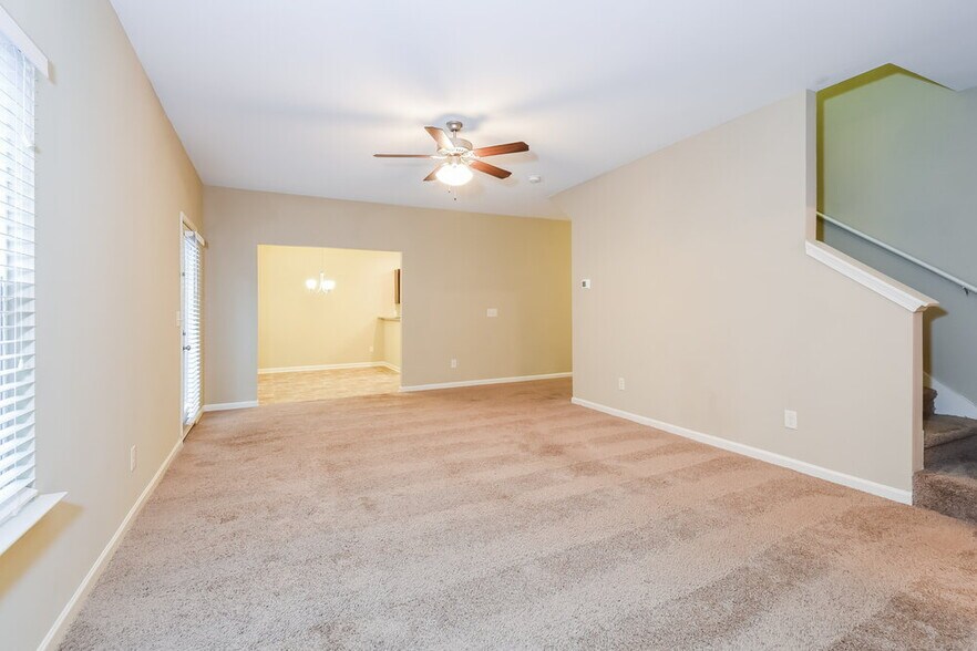 Building Photo - 161 Crescent Woode Way
