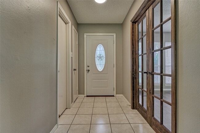 Building Photo - 3122 Village Park Dr