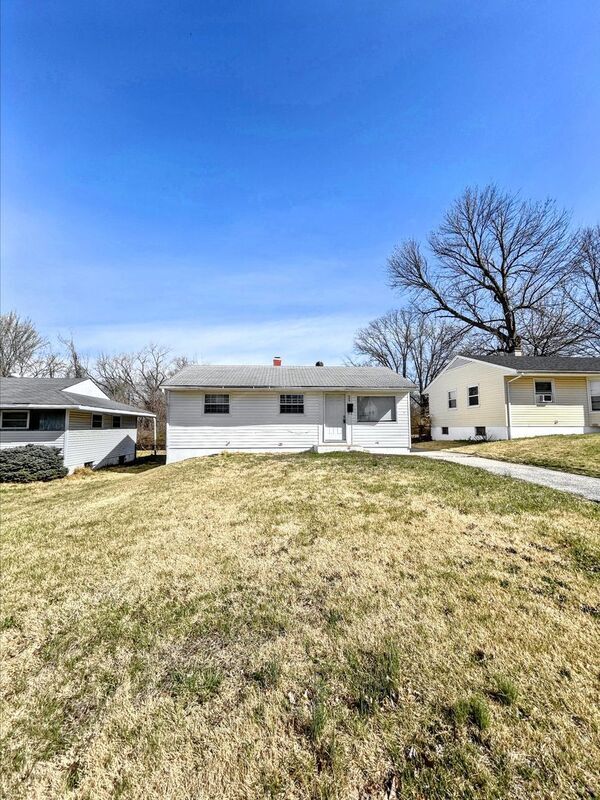 Primary Photo - 225 Ben Nevis Rd
